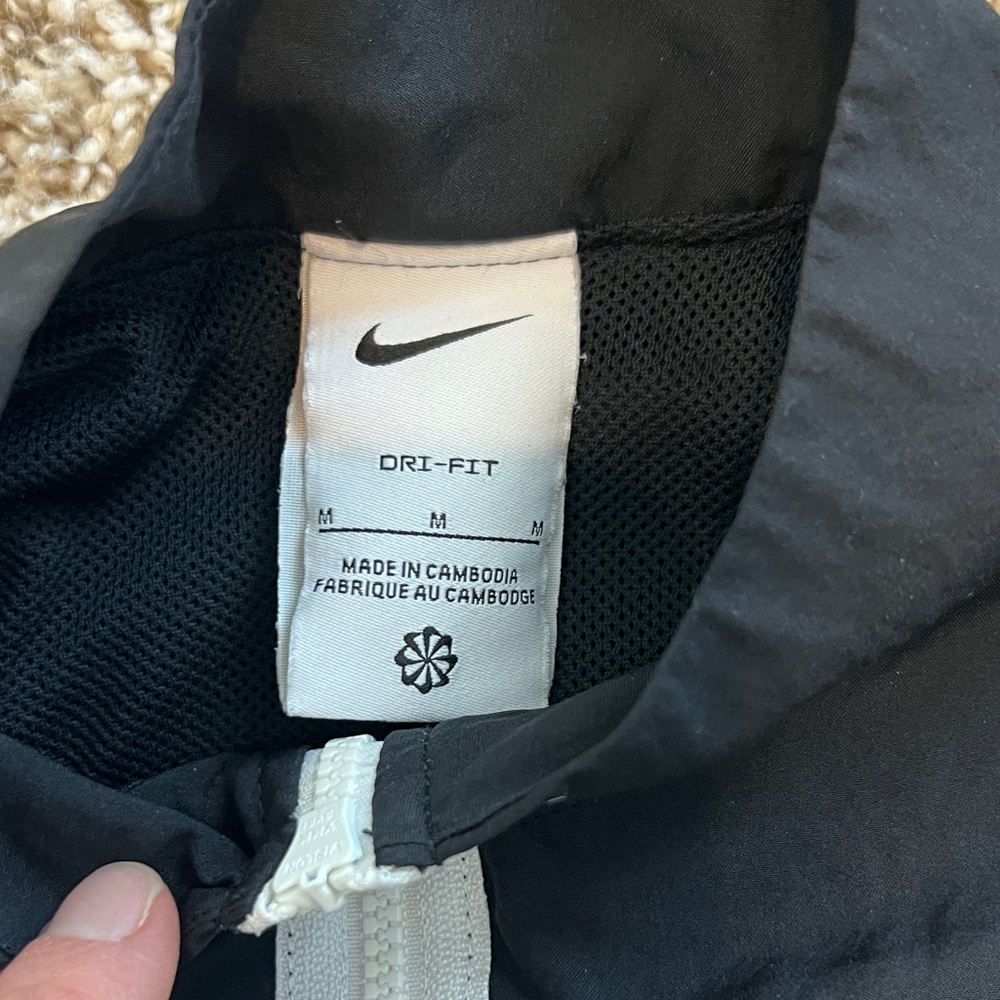 Nike Sporty Classy Black and White Women's Windbreaker Jacket - Picture 2 of 9